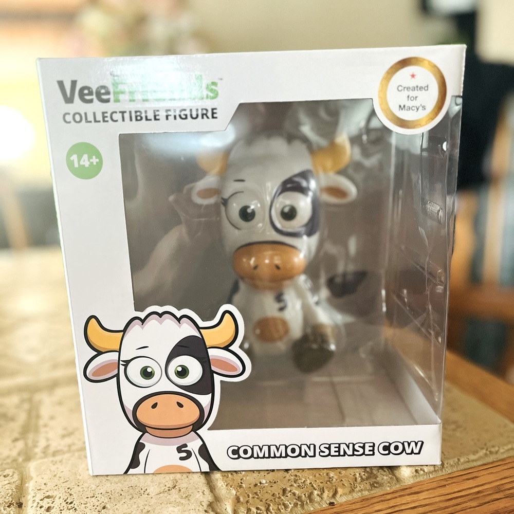 Common Sense Cow | VeeFriends | Vinyl 6” Collectible Figure | NEW